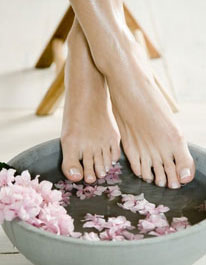 泡脚药方全揭秘 祛病养颜功效足